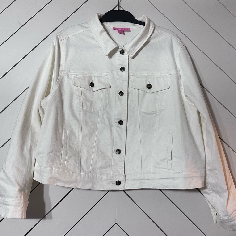 New women’s XL White Cropped Jean Jacket with Structured Design